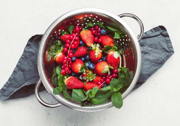 Berries and leafy greens anti-aging foods