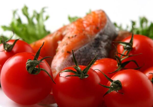 Fatty fish and tomatoes are good anti-aging foods