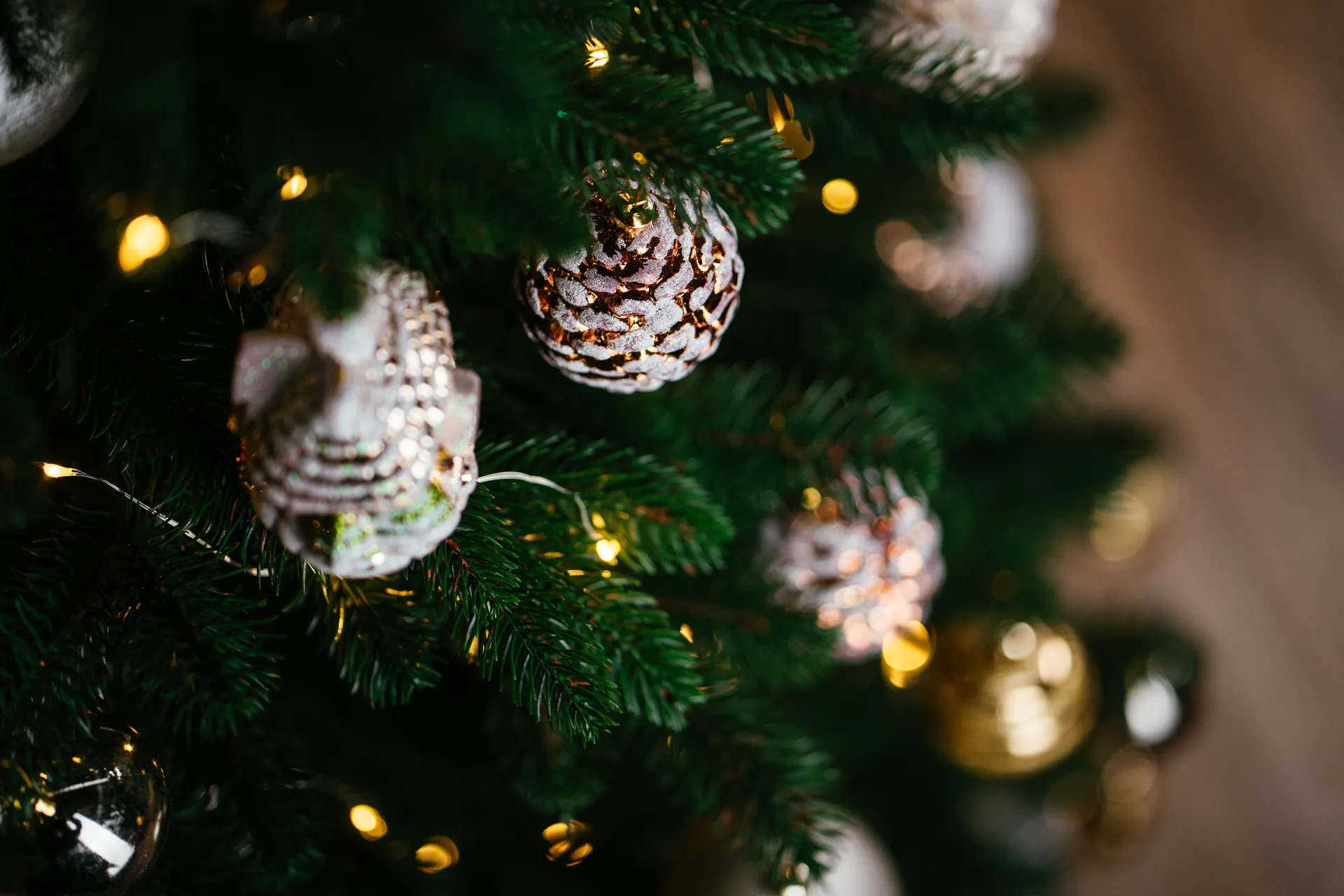 beautifully decorated christmas e1732219379392